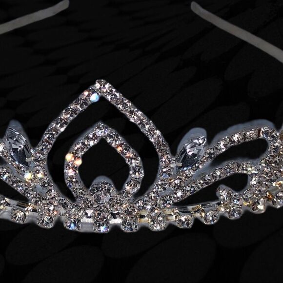 New! Tiara! Gorgeous crystal tiara for all events! - Picture 3 of 5